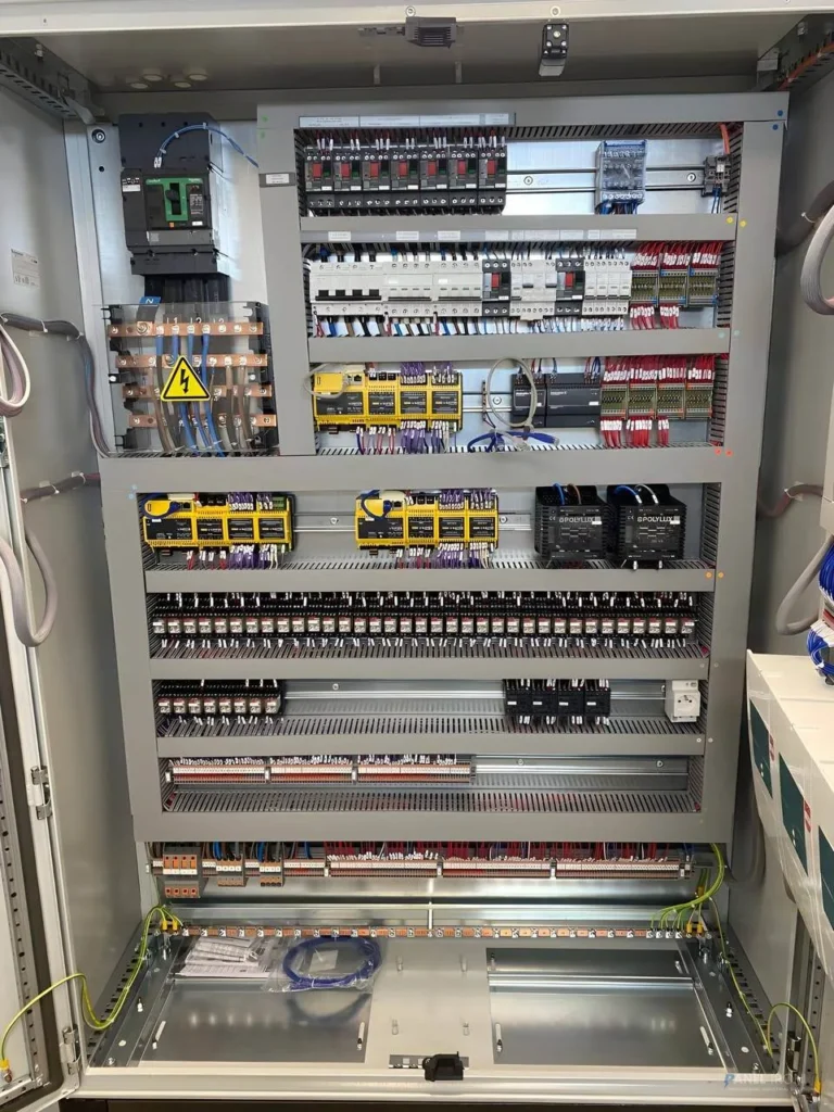 Armoire d'automatisme sécurité avec modules PILZ — câblage soigné Panel-Tronix Casablanca