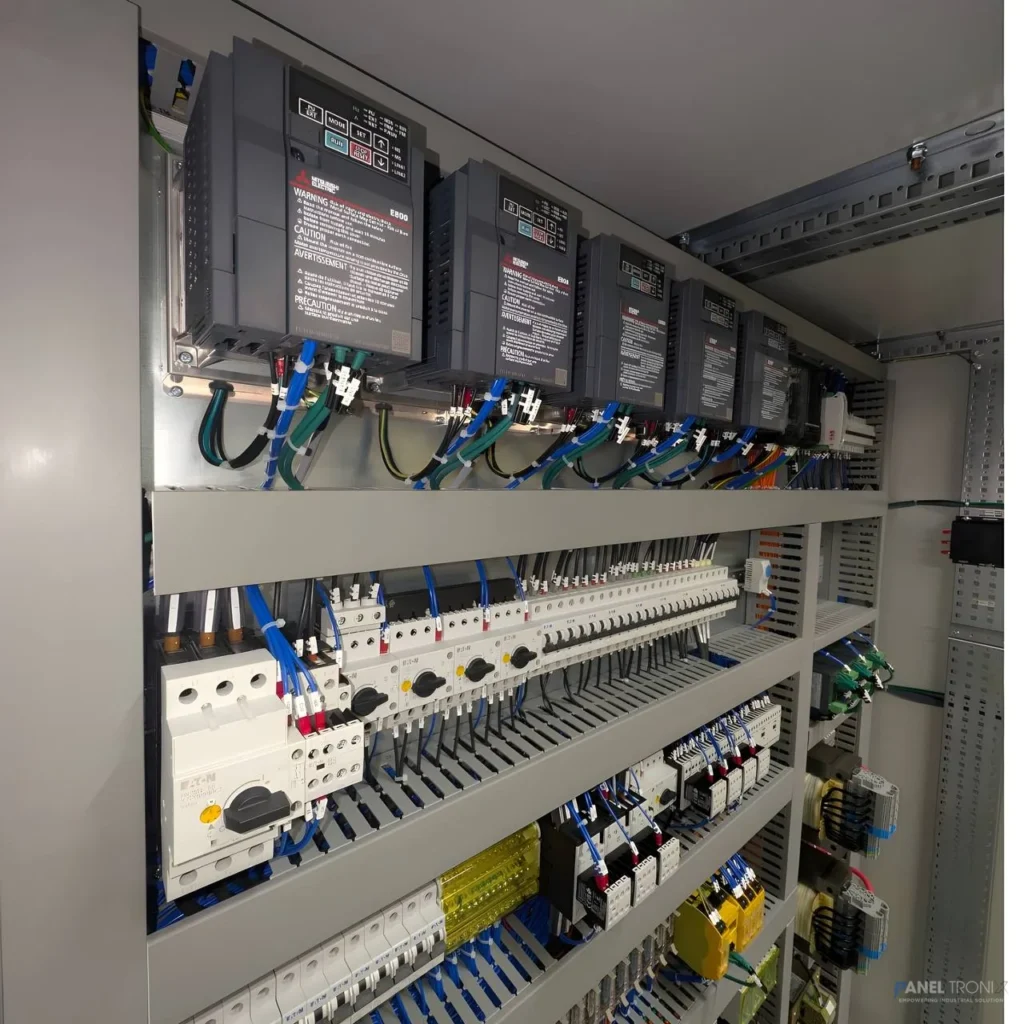 Armoire variateurs de vitesse avec disjoncteurs Eaton — câblage industriel Panel-Tronix Maroc