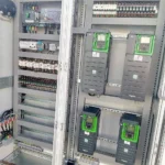 Armoire variateurs de vitesse Schneider Electric Altivar câblée par Panel-Tronix au Maroc