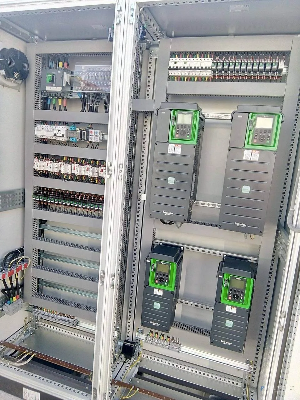 panel-tronix-armoire-variateurs-schneider-altivar-maroc Armoire variateurs de vitesse Schneider Electric Altivar câblée par Panel-Tronix au Maroc