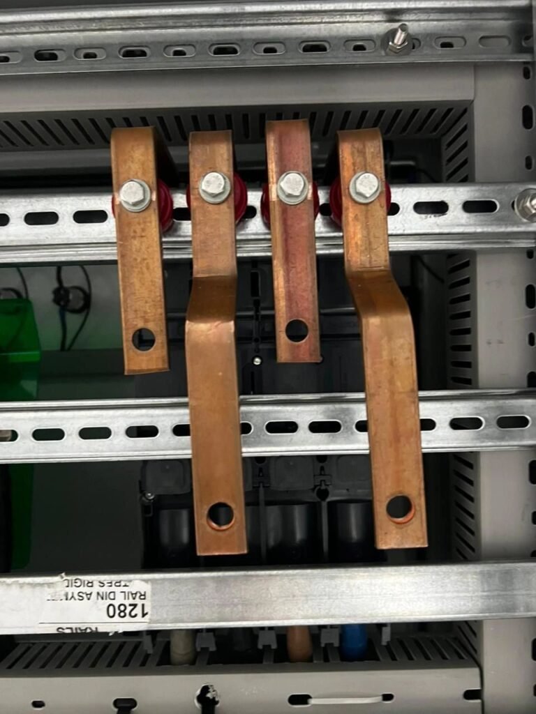 Jeu de barres cuivre d'une armoire de distribution basse tension — Panel-Tronix Casablanca