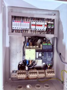 Inverseur de source automatique Socomec ATyS câblé par Panel-Tronix